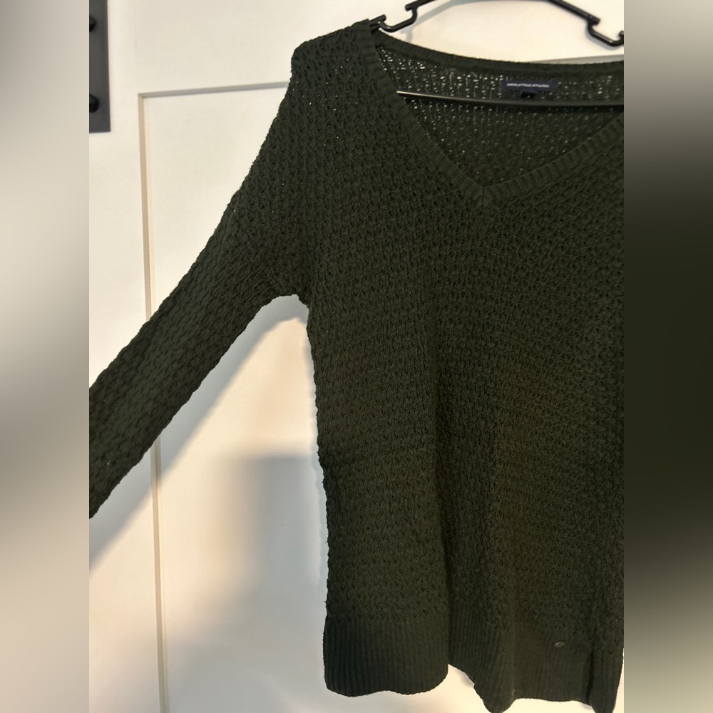 American Eagle Outfitters V-Neck Green Sweater